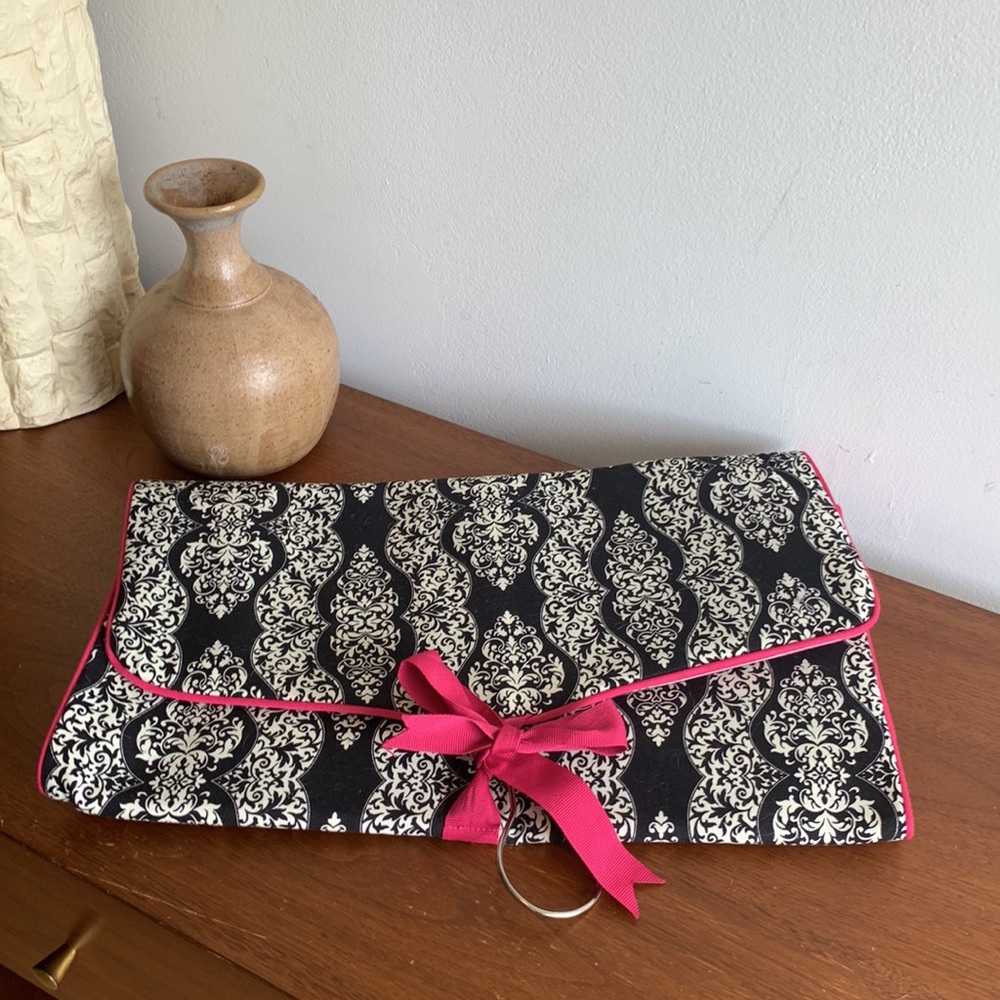 Jewelry, makeup and accessory carry bag.
